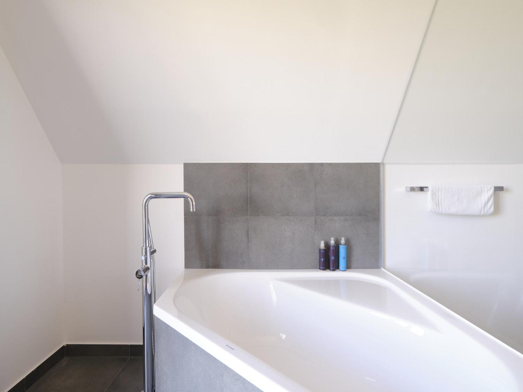 Reetland Am Meer - Luxusplus Reetdachvilla Mit 4 Schlafzimmern, Aussensauna, Loungebereich Und Kamin G07 Dranske Eksteriør bilde